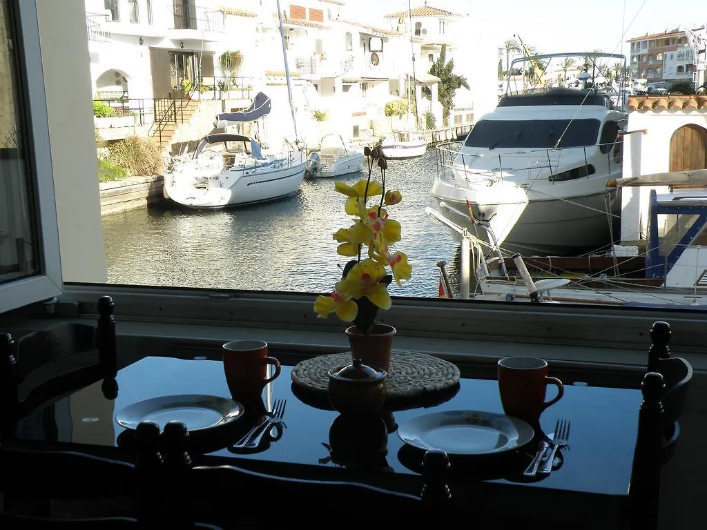 Waterside Apartment - Two Bedroom Empuriabrava