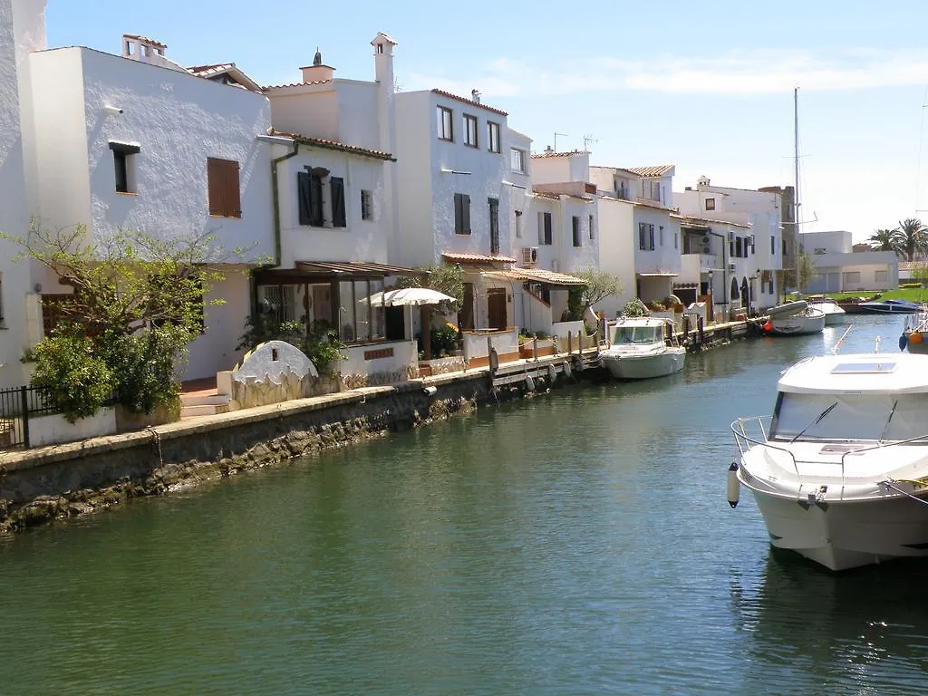 Waterside Apartment - Two Bedroom Empuriabrava 0*,  Spain
