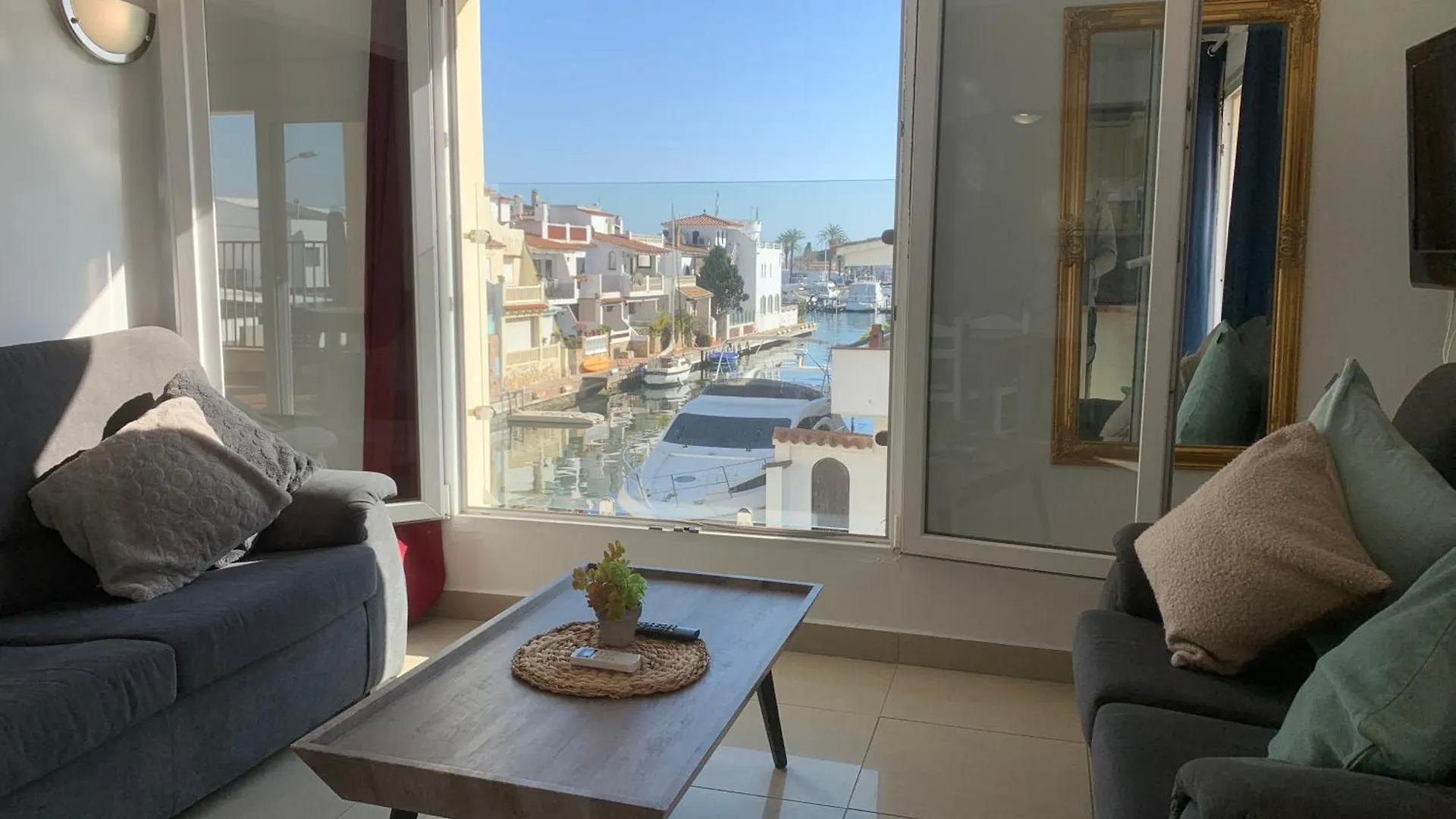 Waterside Apartment - Two Bedroom Empuriabrava