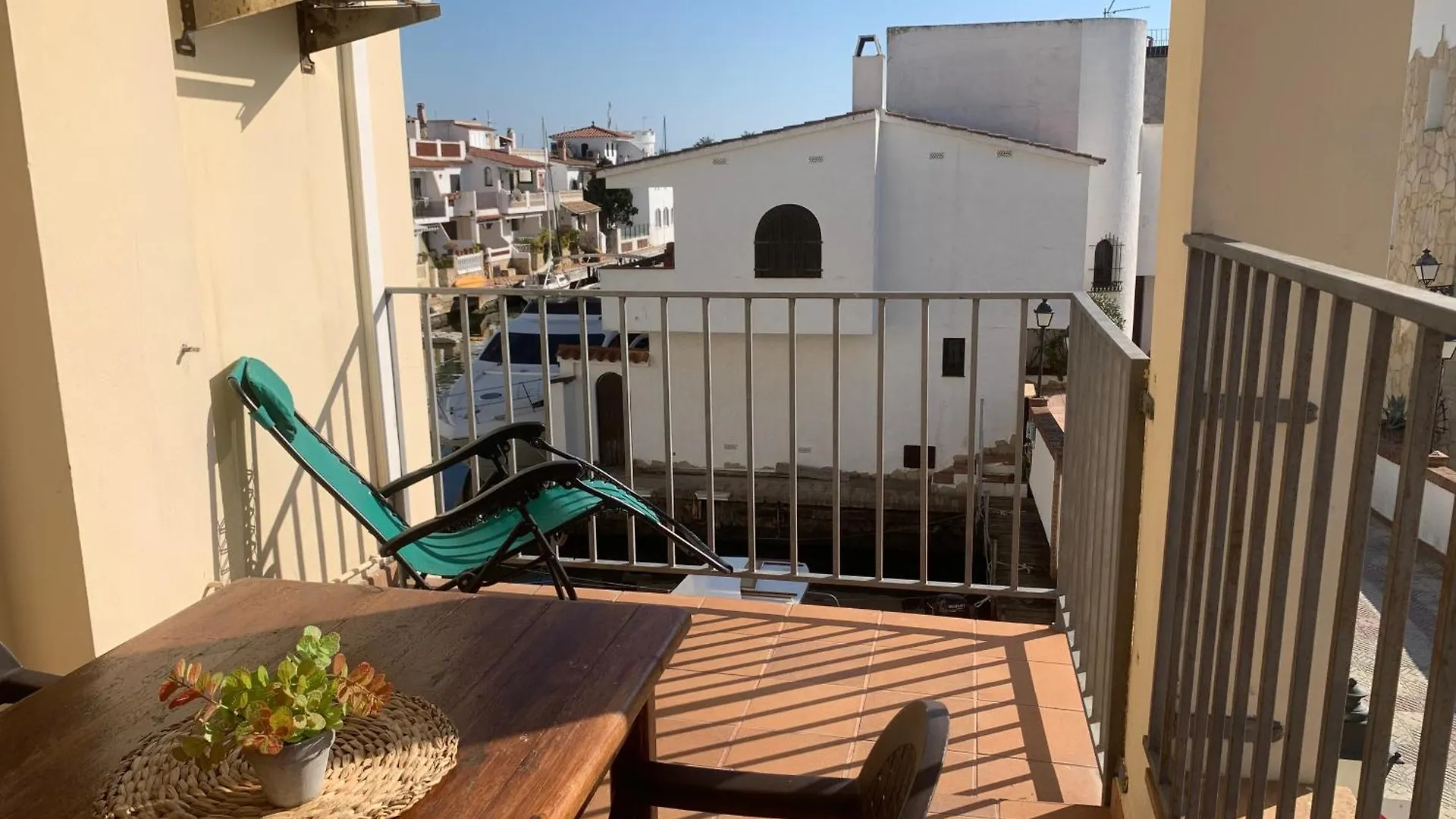 Waterside Apartment - Two Bedroom Empuriabrava 0*,  Spain