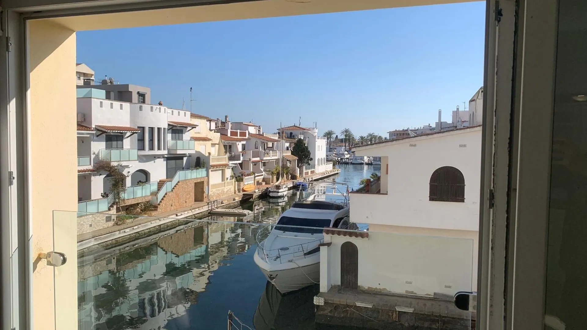 Waterside Apartment - Two Bedroom Empuriabrava