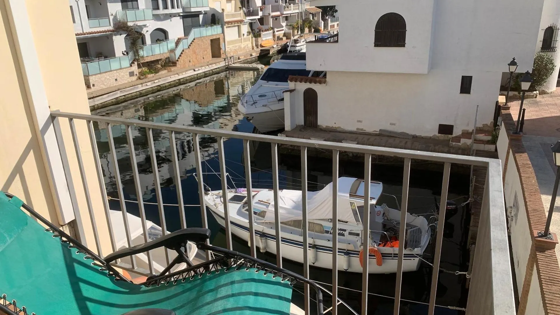 Waterside Apartment - Two Bedroom Empuriabrava 0*,