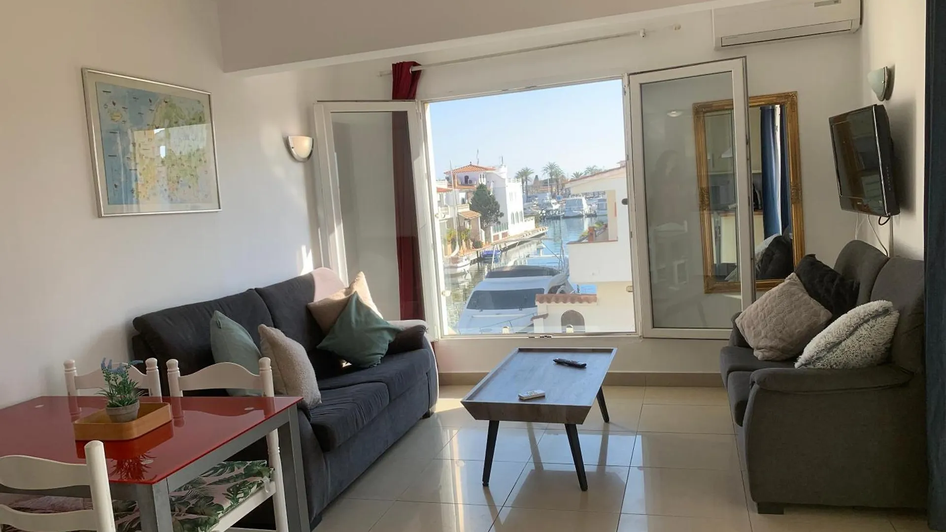 Waterside Apartment - Two Bedroom Empuriabrava